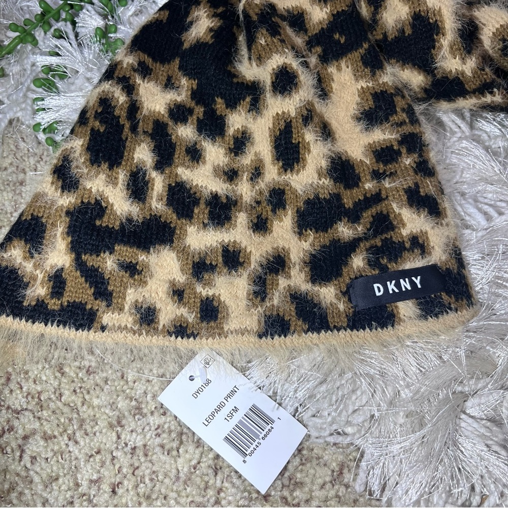 -💙2/$40💙NWT DKNY Leopard Printed Eyelash Fuzzy Knit Scarf - Picture 11 of 16